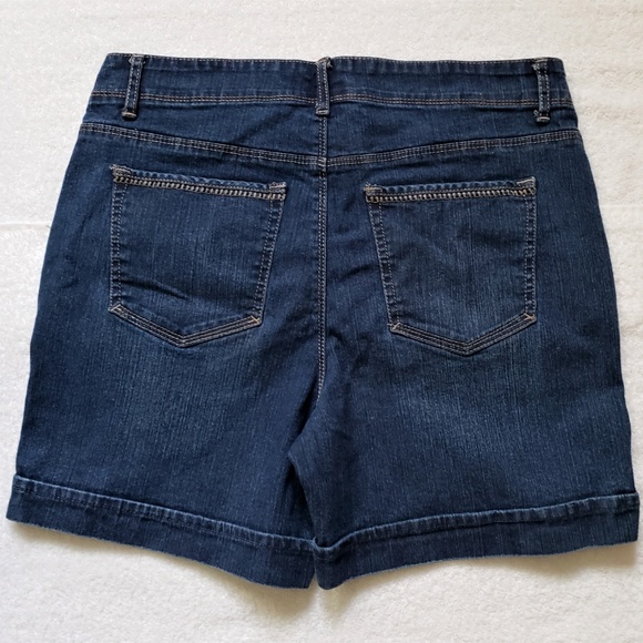Gloria Vanderbilt Slimming Effects Denim Shorts - Picture 2 of 5